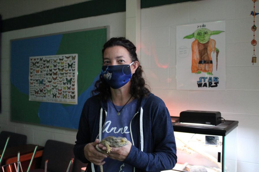 Two places at once: how new AP Lang teacher Anne Keller is adjusting to the challenges of hybrid learning